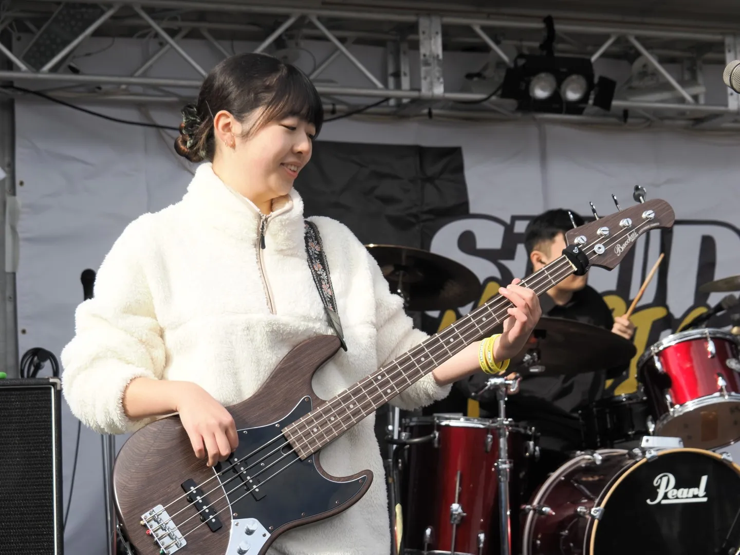 ASMF Vol.2 笑顔で演奏するベーシスト