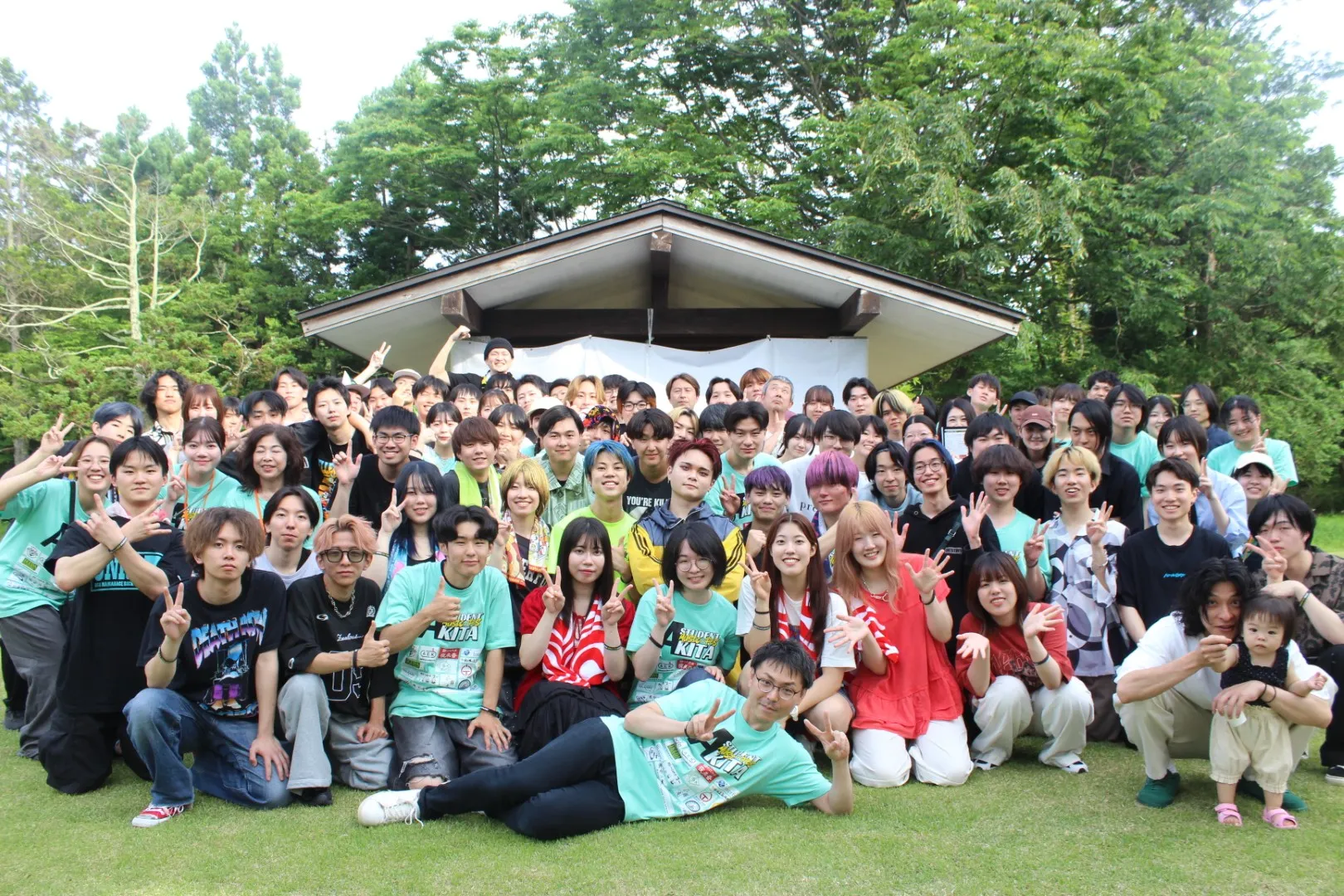 ASMF参加者全員の集合写真。3大学の学生・スタッフが笑顔で想いを共有した一枚。